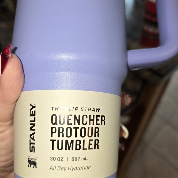 Stanley Purple Hydrangea Quencher ProTour Tumbler 30 Oz New - Picture 3 of 3